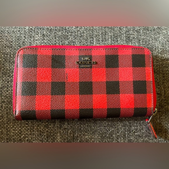 Authentic buffalo plaid Coach large accordion zip wallet - Picture 1 of 4